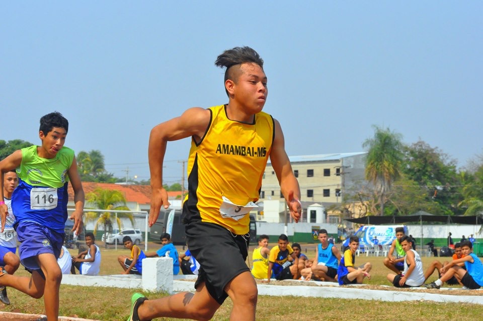 Atletas da Escolinha AMO Atletismo participam do Torneio Escolar