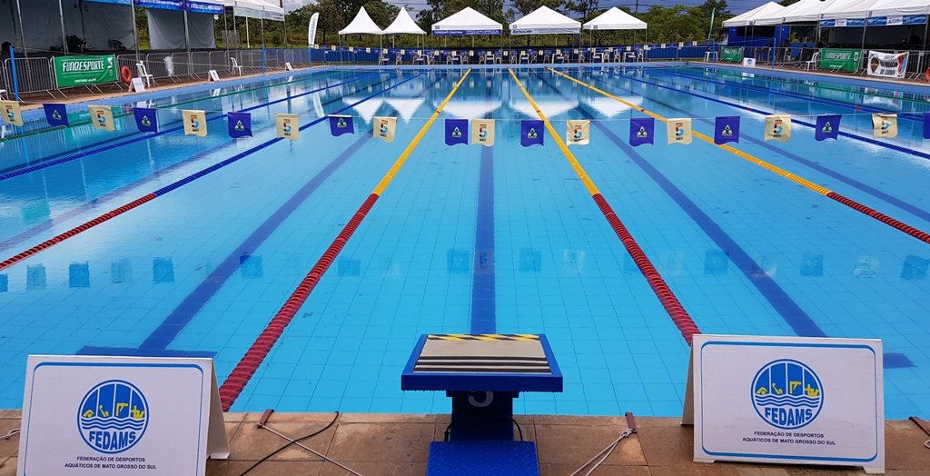 Flamengo inaugura piscina olímpica com homenagem ao técnico Rômulo