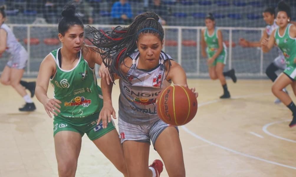 JORNAL DE DESPORTO: BASQUETEBOL»» GDESSA sobe ao pódio na Liga Feminina