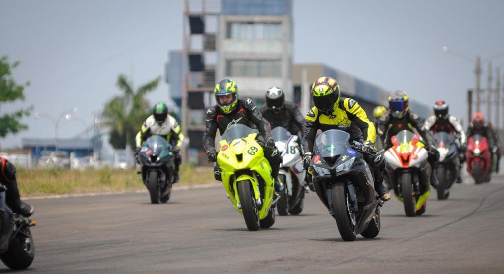 Escola de Pilotagem para motos e Track Day