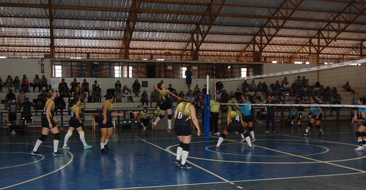 Representante do vôlei feminino de Naviraí para os Jogos