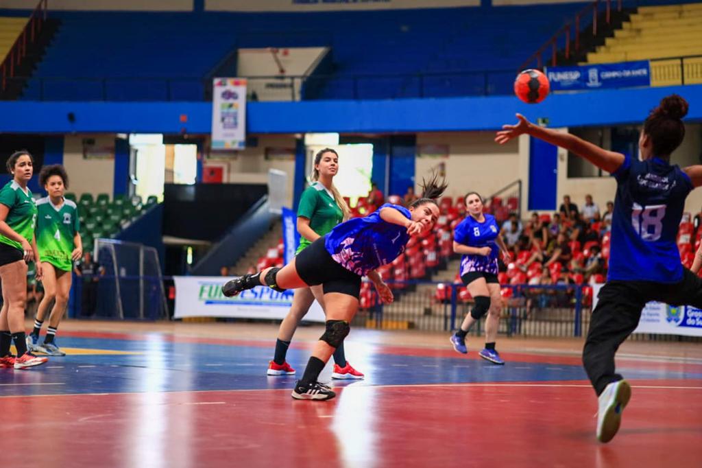 Basquete vence quatro jogos contra o Círculo Militar pelo